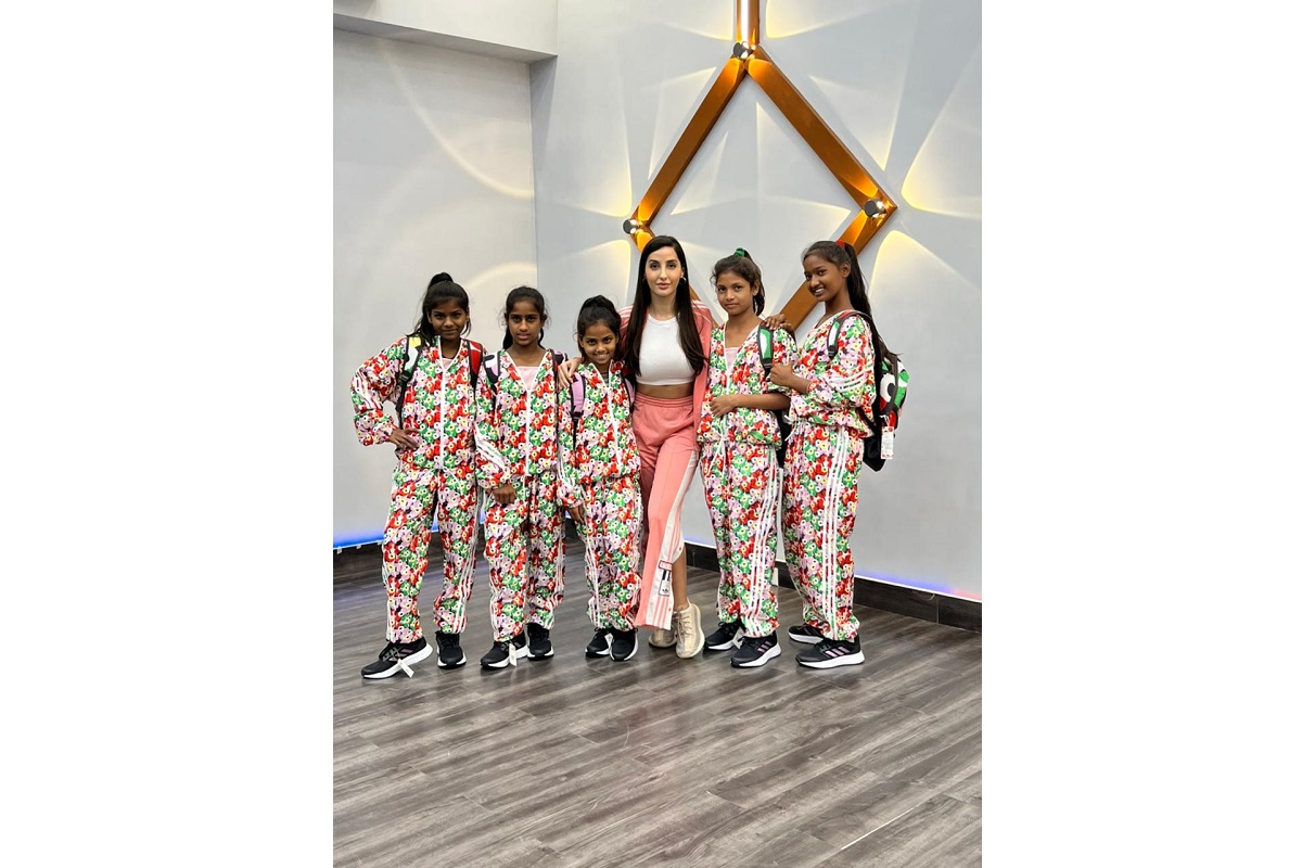 Uplifting dancers all across, Nora Fatehi gifts dancing gear to underprivileged contestants on her show