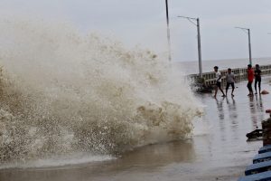 Cyclone threat looms large over B’desh coasts