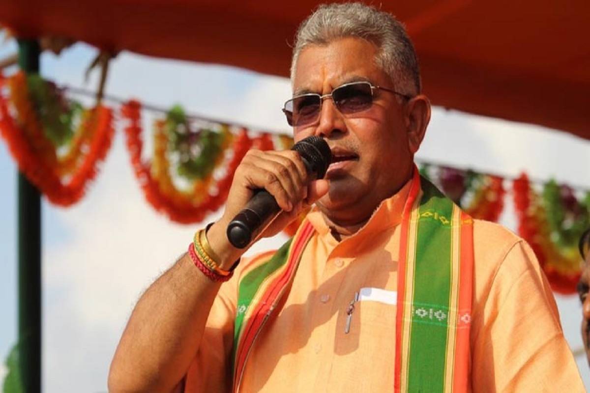 Dilip Ghosh garlands the wrong statue