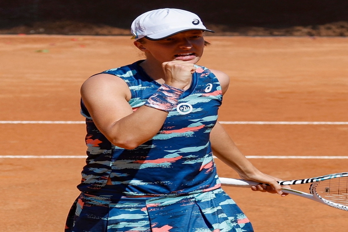 Italian Open: Swiatek storms past Sabalenka to reach final