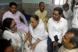 Mamata meets Rizwanur’s mother, Md Salim visits Anis’ father