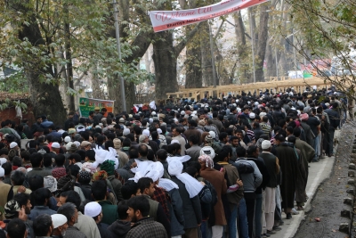 Hundreds participate in slain J&K policeman’s funeral
