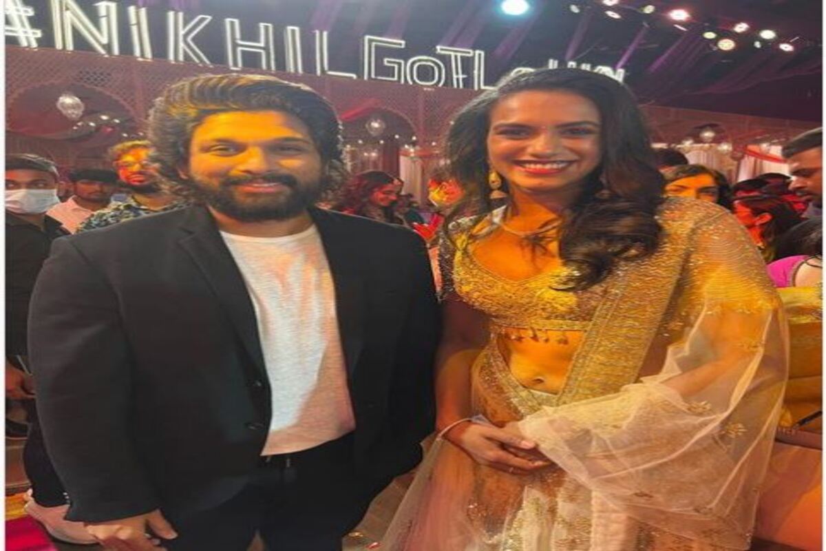 P. V. Sindhu shares camera with actor Allu Arjun at an event
