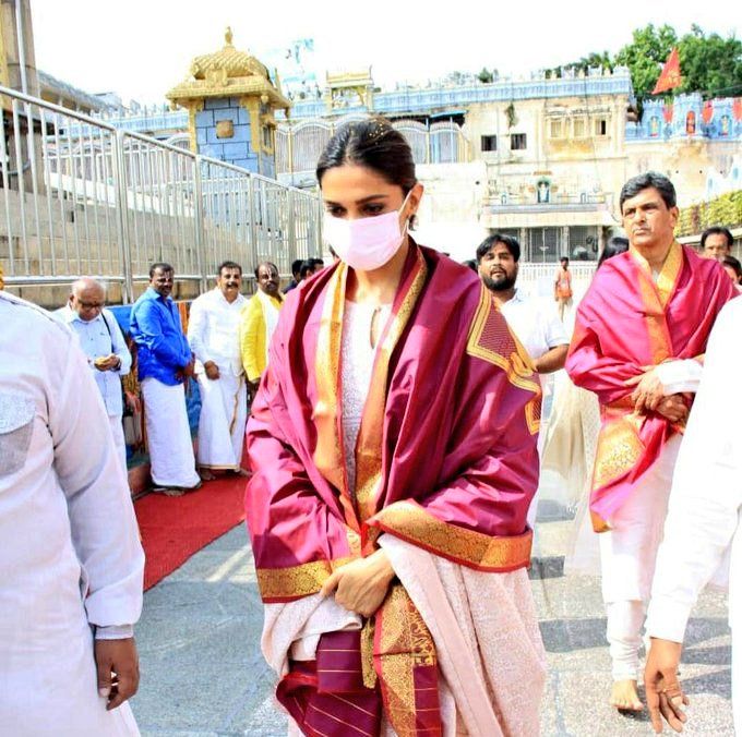 Deepika Padukone exudes elegance in white ethnic outfit; offers prayers at  Tirupati temple with family ahead of Fighter release - IBTimes India