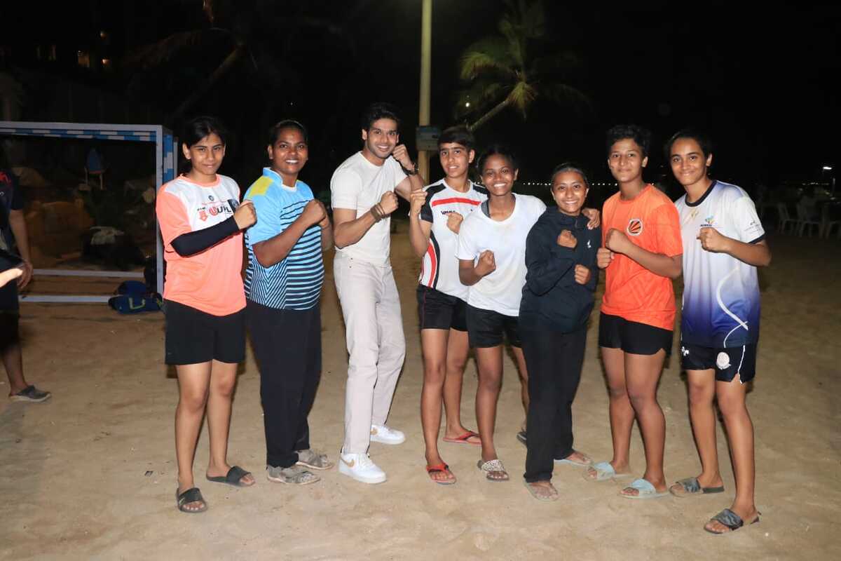 Abhimanyu Dassani meets the Indian Handball Team as they qualify for the World Championship