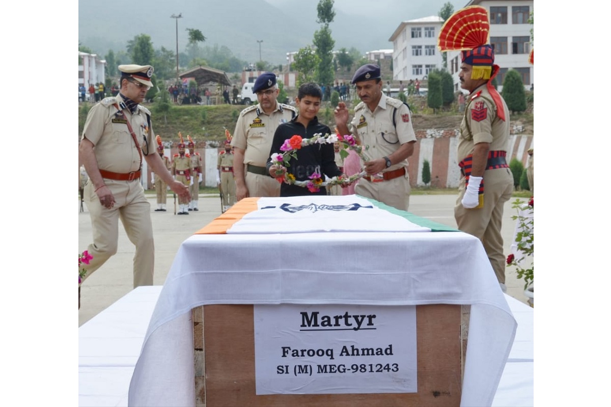 Police officer gunned down by terrorists in paddy field