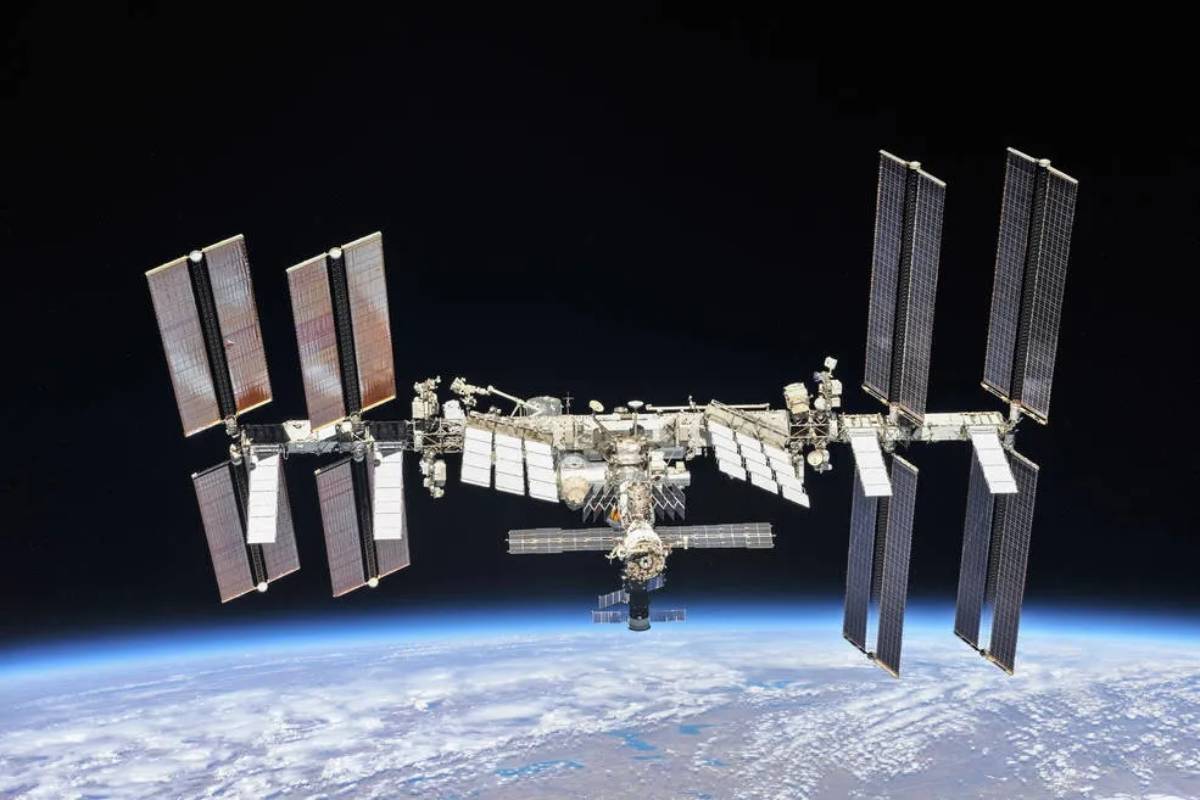 International Space Station evades Russian space debris
