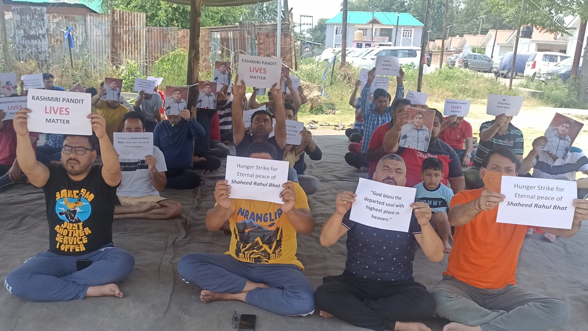 Protest of Jammu-origin employees of Kashmir enters 27th day