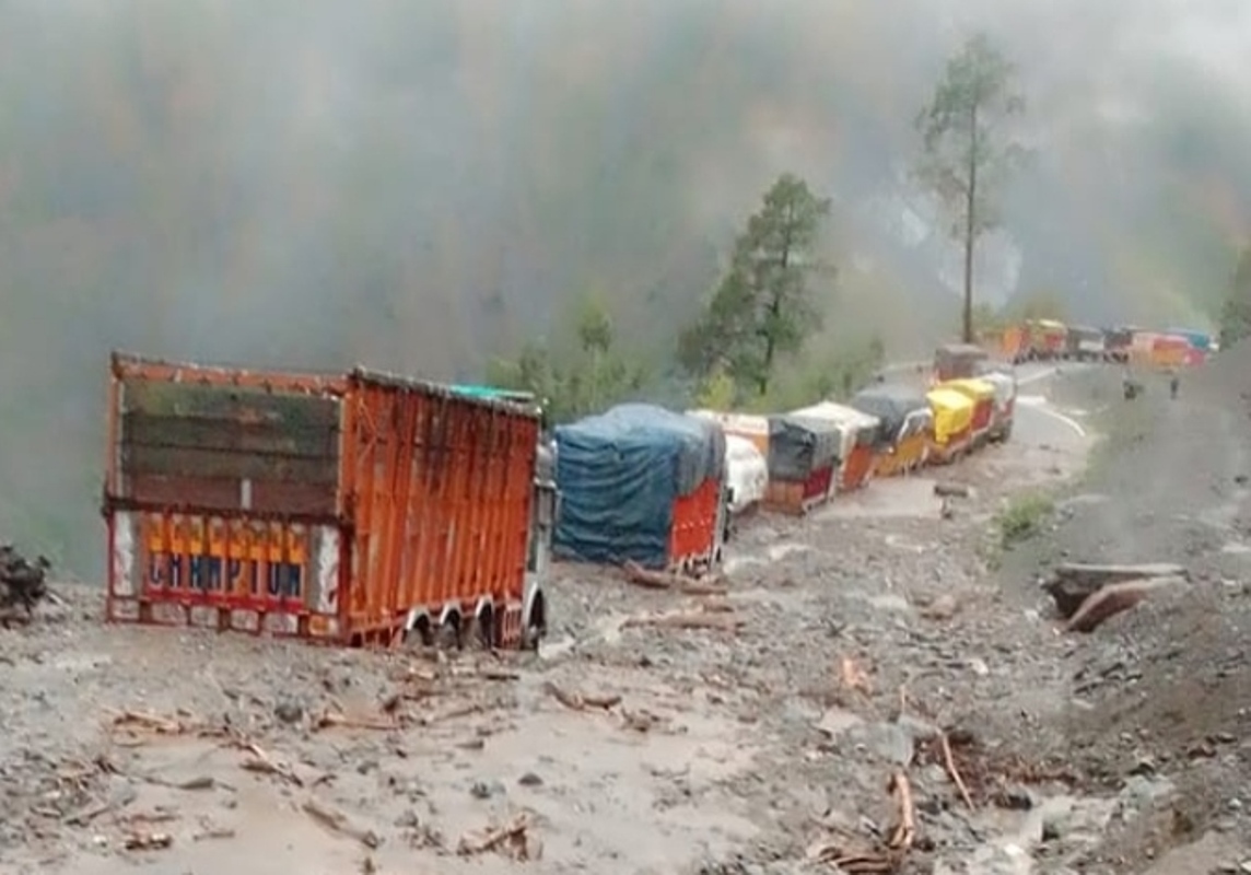 300 stranded on landslide-hit Jammu-Srinagar highway rescued
