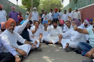 Punjab Congress leaders stage dharna at CM’s residence