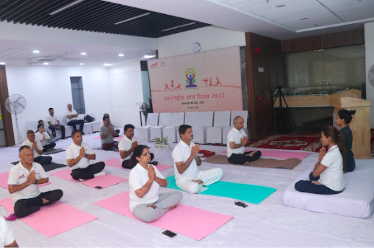 THE 8TH International Day of Yoga was observed at the DFCCIL Corporate Office and Field Units with Sh Ravindra Kumar Jain, MD, Directors, officials and family members participating in a rejuvenating session of Yoga. The theme for the year was “Yoga for Humanity”