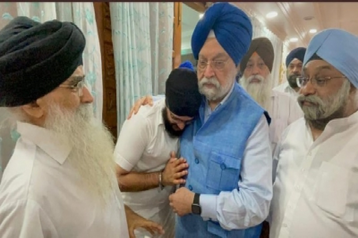 Hardeep Puri meets family of Sikh man killed in Kabul, presents PM’s letter to Afghan Sikh community