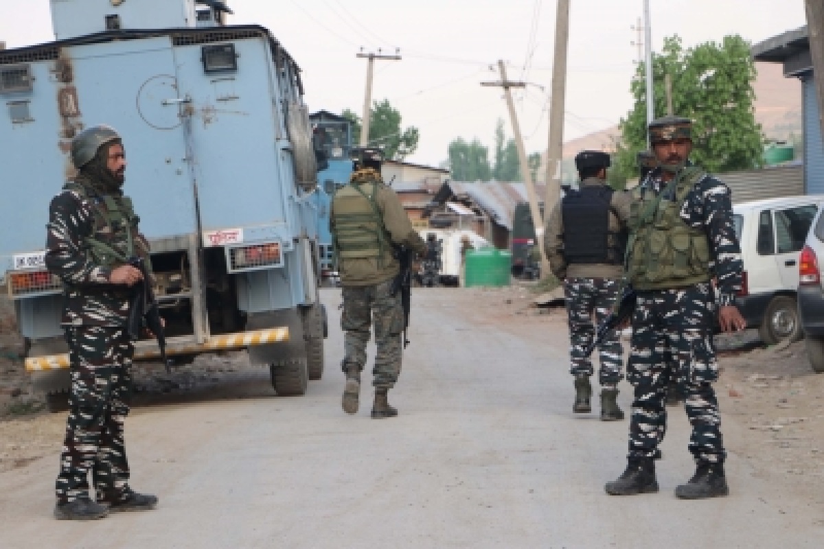 Two terrorists surrender during encounter at Kulgam