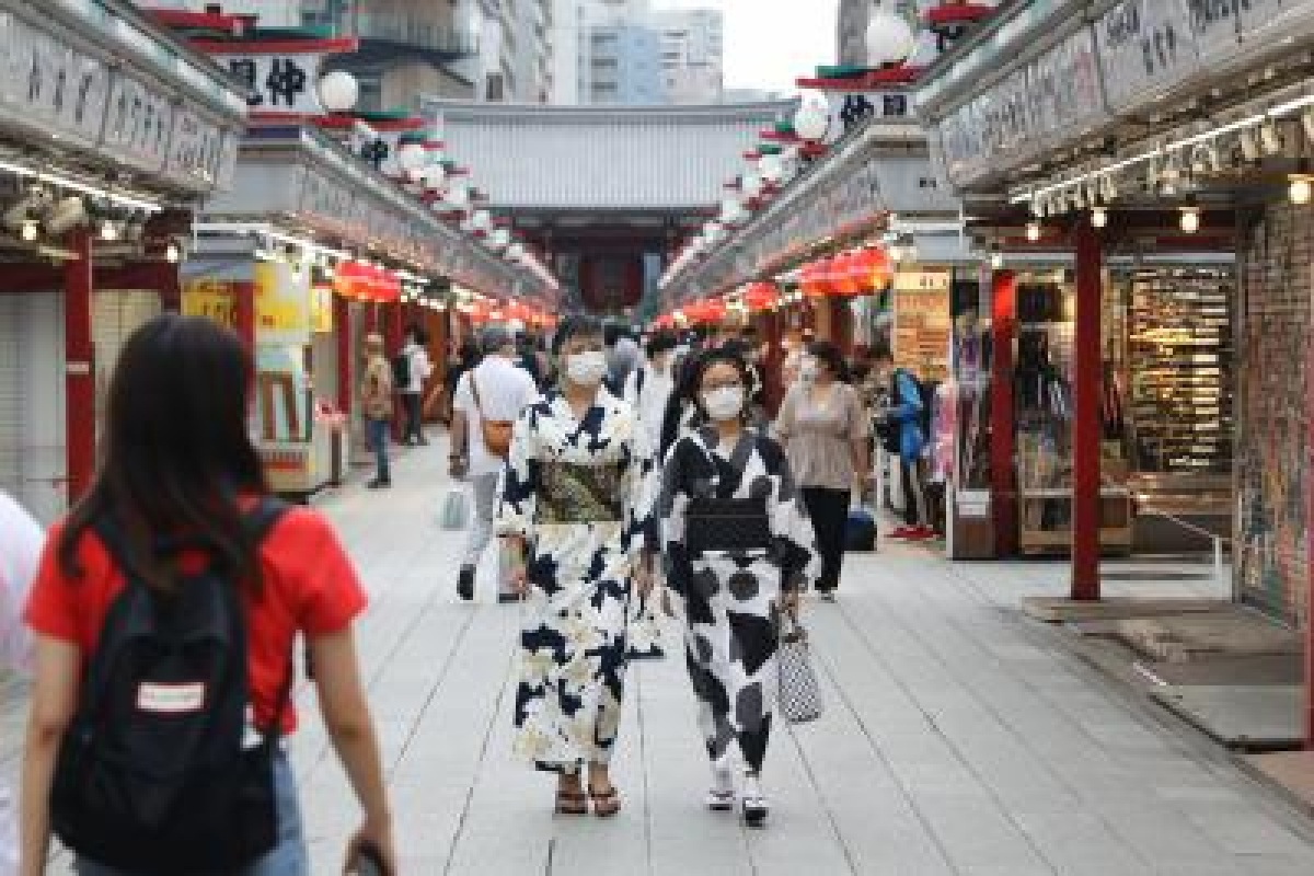 Japan reopens borders to some foreign tourists after 2 years