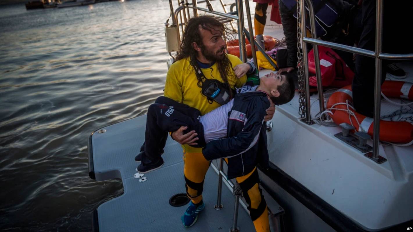 108 migrants rescued, 4 missing after boat sinks in Aegean Sea