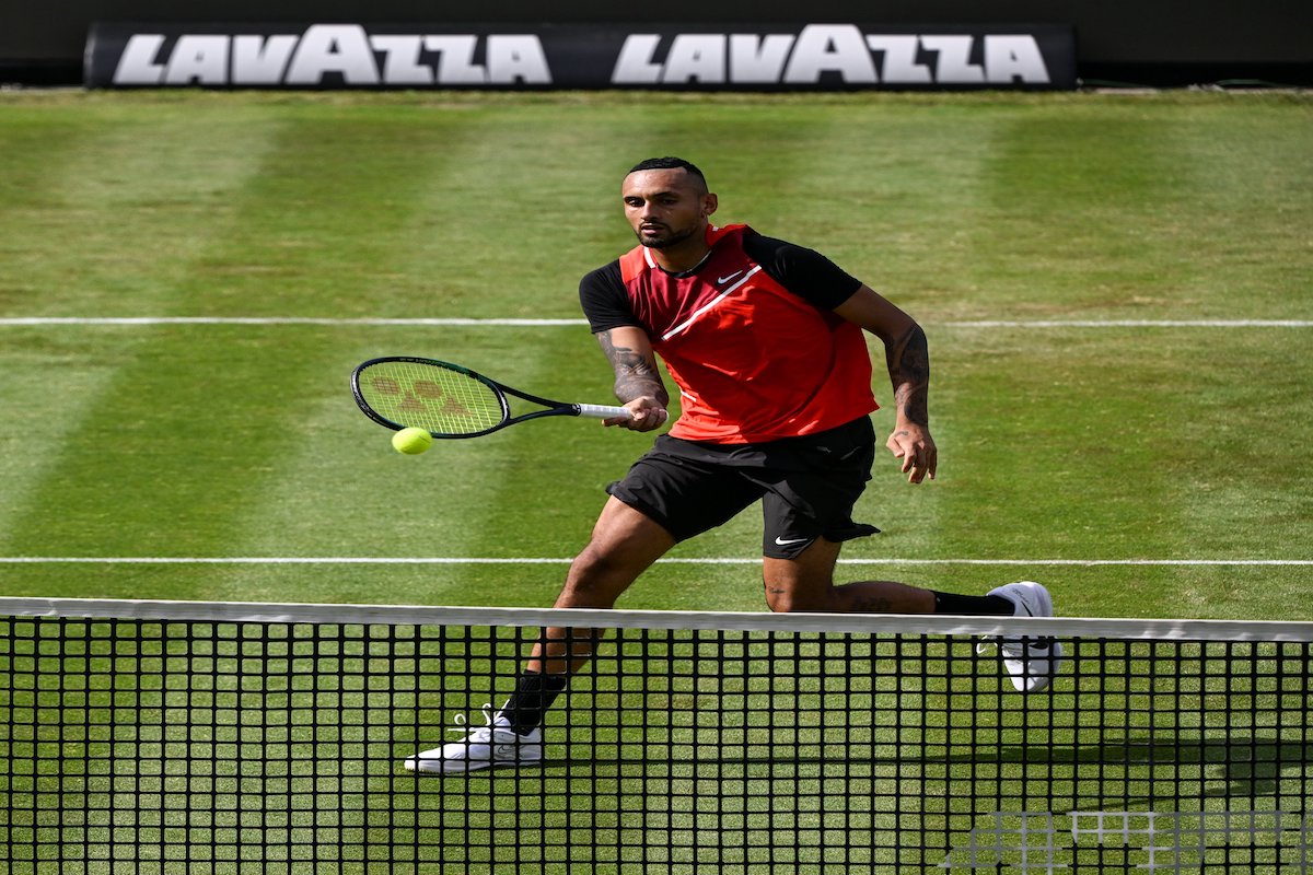 Kyrgios defeats Tsitsipas in Halle Open, through to the quarters