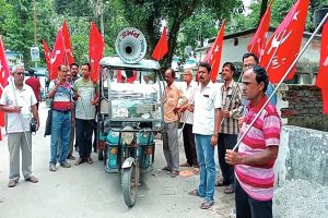 CPM protests Raiganj panchayat samiti office closure