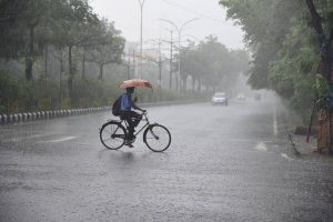 Heavy downpour lashes Delhi-NCR; brings respite from heat