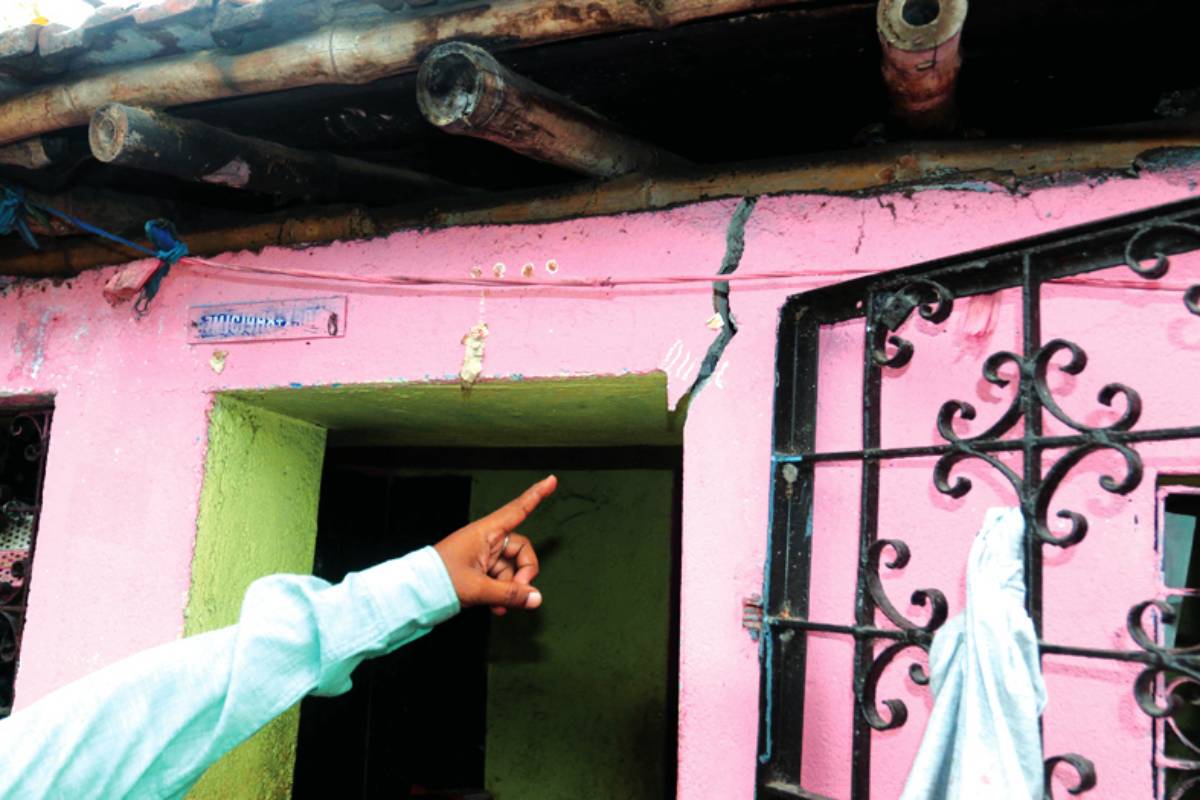 Eight houses in Cossipore develop cracks as KMC rushes team
