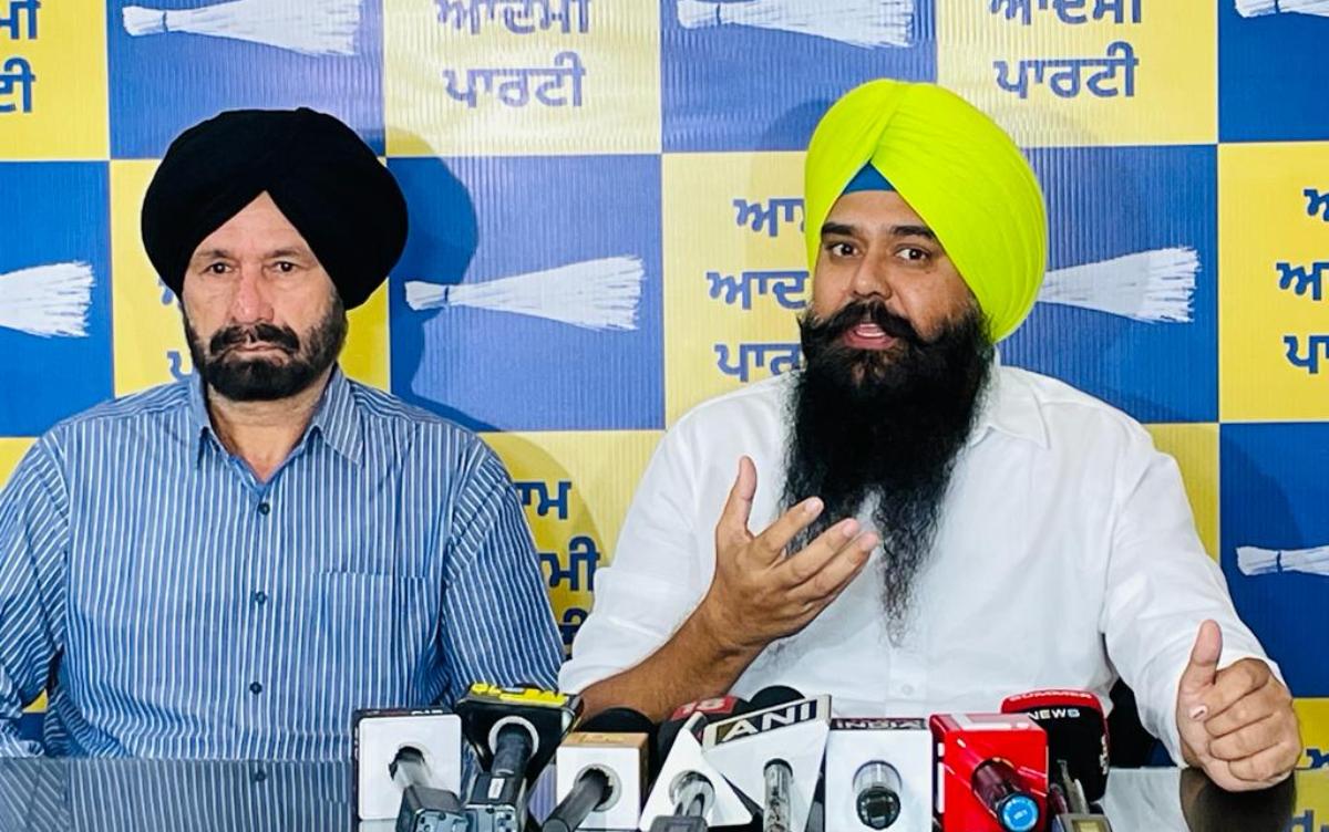 Gandhis & Badals focused on protecting their future: AAP