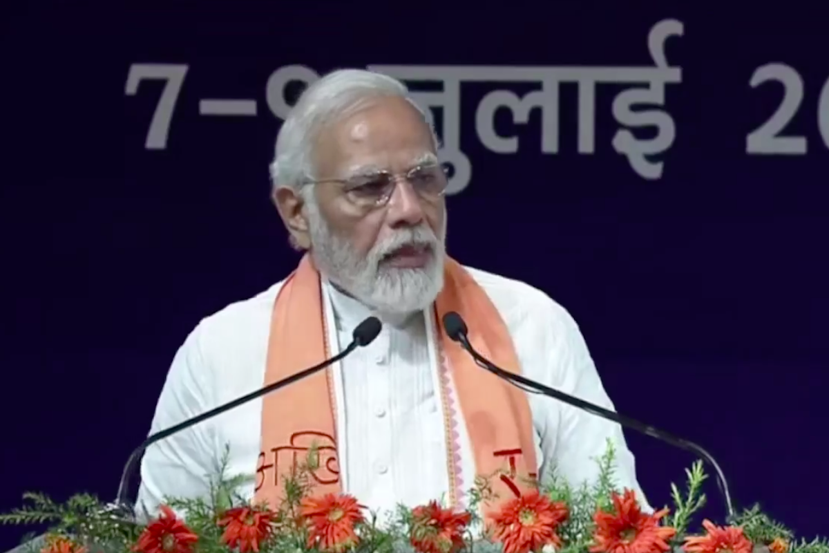 PM launches projects worth Rs 1,800 crore in Varanasi