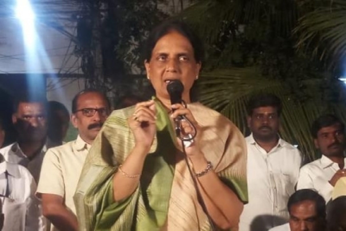 Student groups try to lay siege to Telangana minister’s office