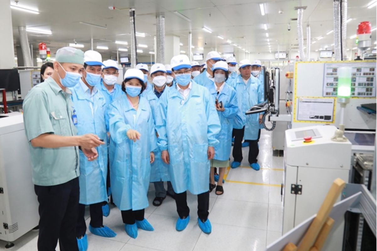 Samsung Vietnam provides smart factory model for 14 local firms