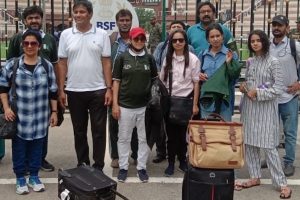 Protesting Pakistan contingent for Chess Olympiad returns home via Attari-Wagah border