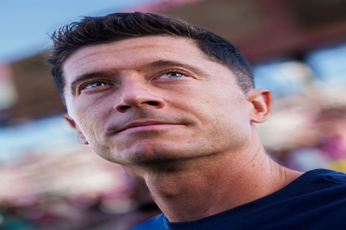 Lewandowski rejected Chelsea, PSG offers to join Barca, says Laporta