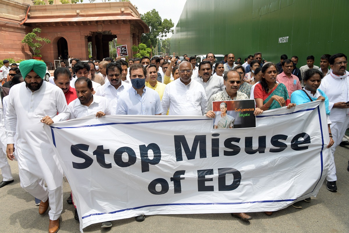 Rahul Gandhi, 50 MPs detained at Kingsway Camp