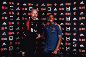 Manchester United sign Tyrell Malacia on four-year deal from Feyenoord