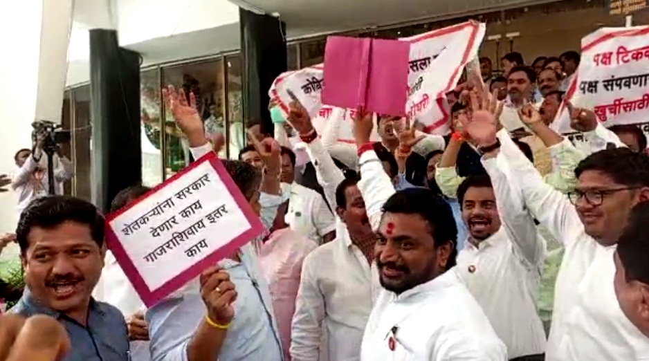Maha ‘Khoke campaign’: Shinde group, Oppn MLAs in jostling, fisticuffs outside Legislature