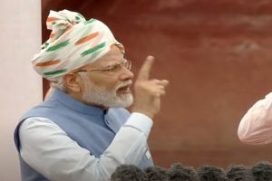 PM Modi inspects Guard of Honour, hoists national flag at Red Fort