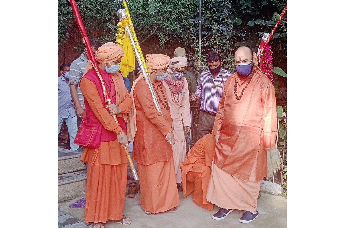 Holy mace leaves for Amarnath cave shrine