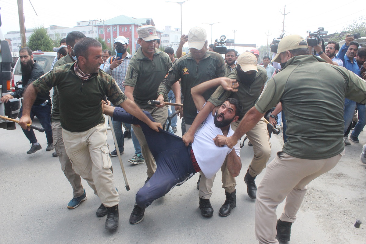 Restrictions imposed in Srinagar against Muharram processions