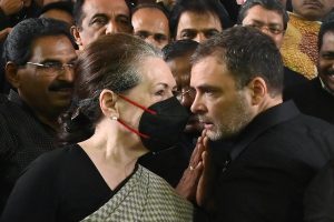 Congress protest: Rahul, Priyanka, detained by Delhi Police