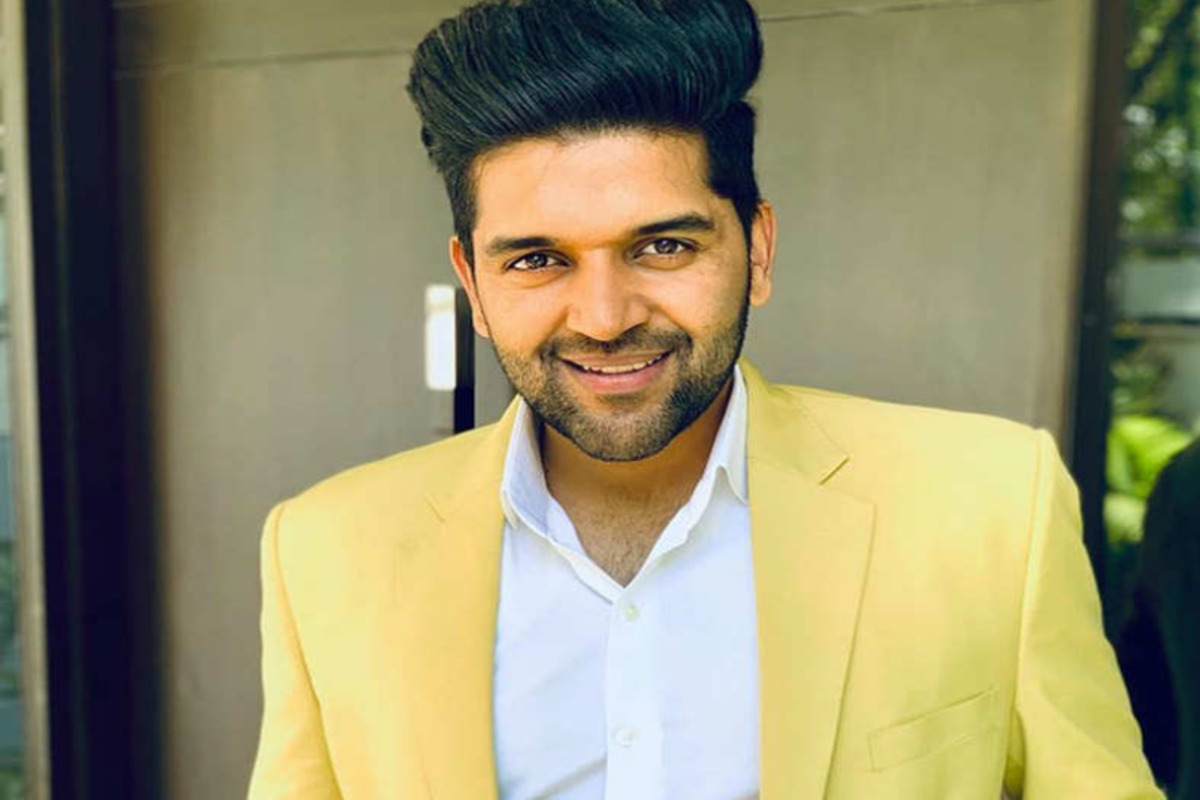 SIGNS' from Guru Randhawa's album 'Man of The Moon' is out now