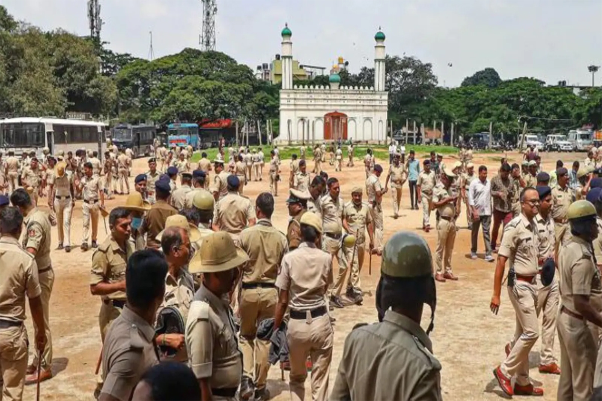 Ganesh Chaturthi festivities begin at Hubballi Idgah Maidan under heavy police cover
