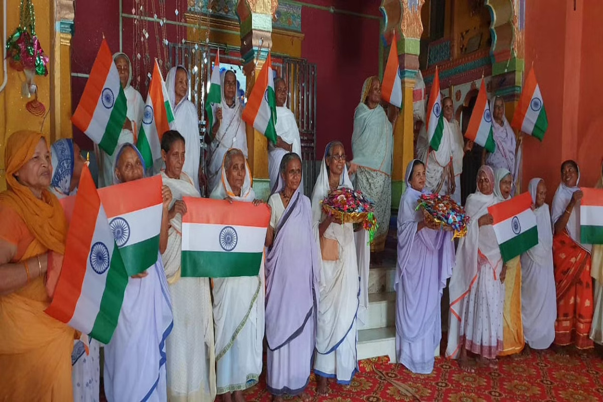 Vrindavan widows send rakhis, tricolours to PM