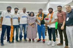 India’s Commonwealth Games heroes start returning to warm welcome