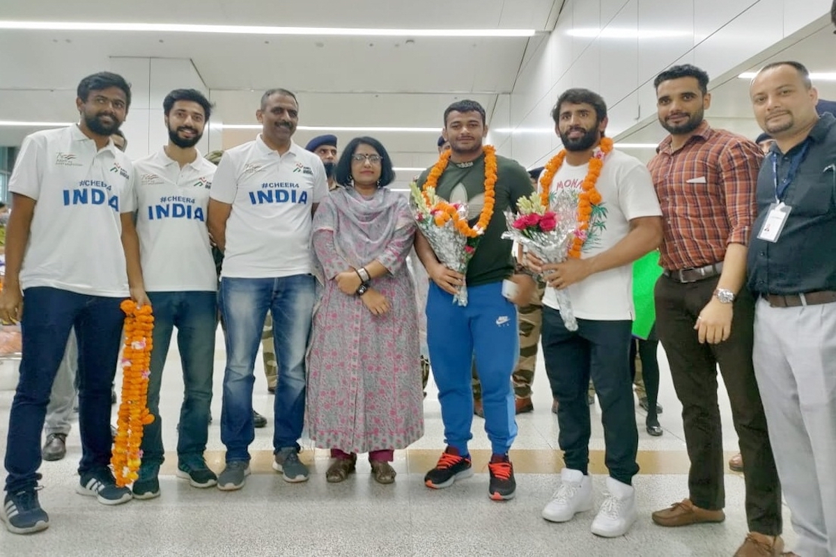 India’s Commonwealth Games heroes start returning to warm welcome
