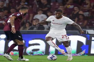 Wijnaldum suffers broken leg two weeks after joining Roma