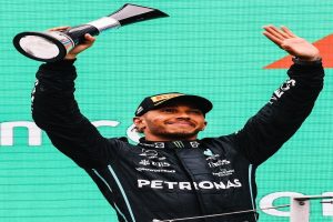 Hamilton considers extending F1 career beyond end of next season