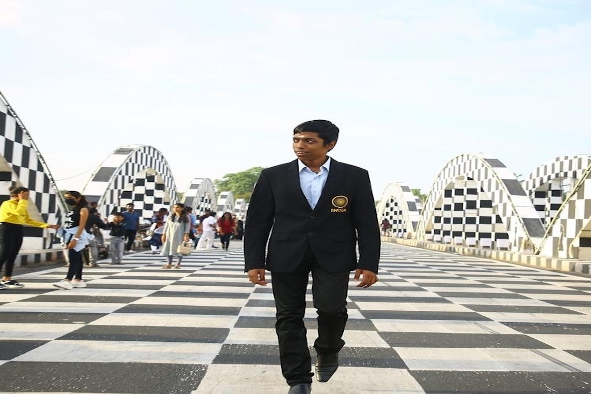 Carlsen and Praggnanandhaa set up final day shootout