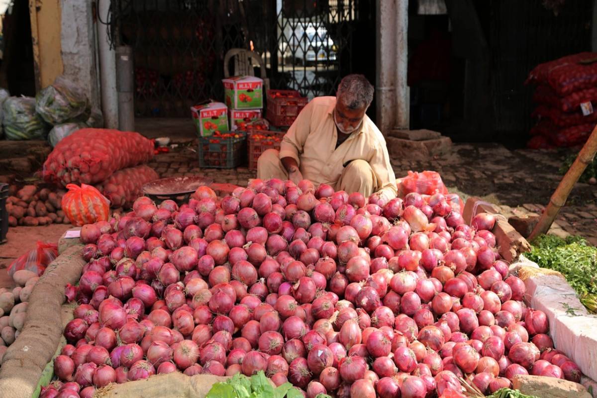 Lahore traders seek permission for vegetable import from India