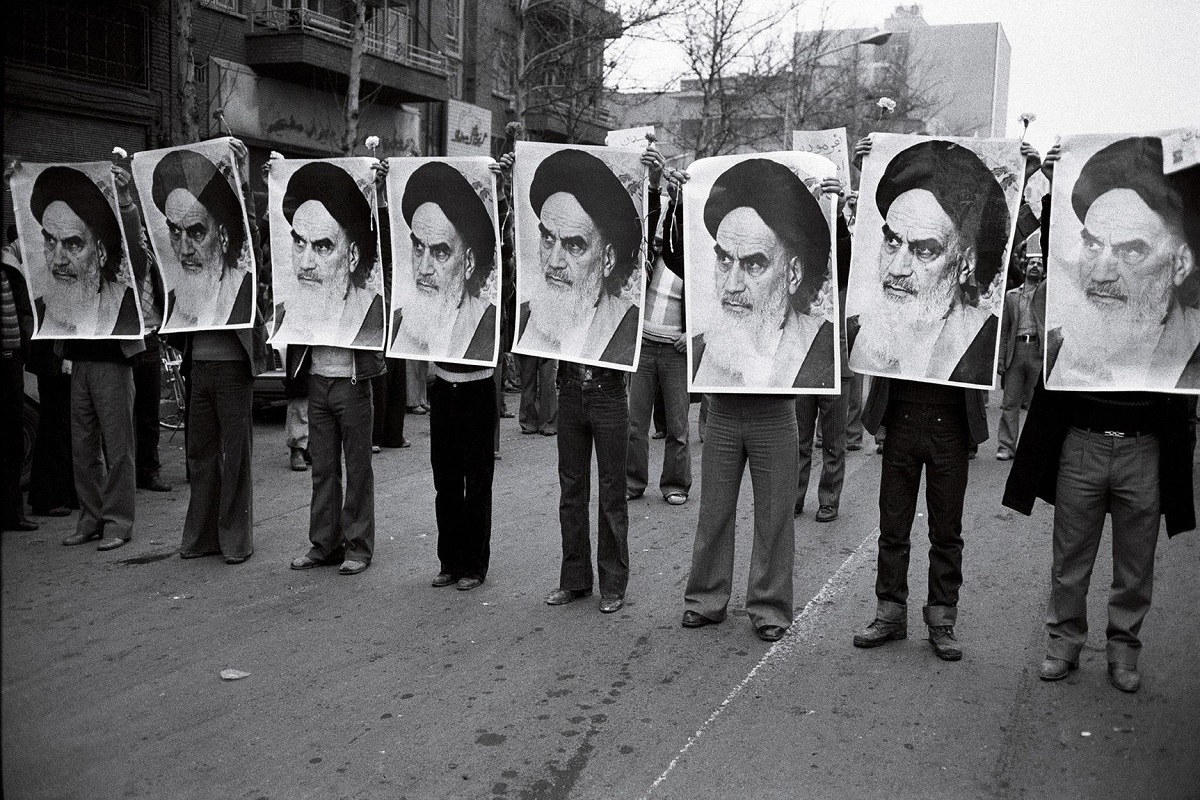 An interesting image depicting protestors holding up images of Khomeini