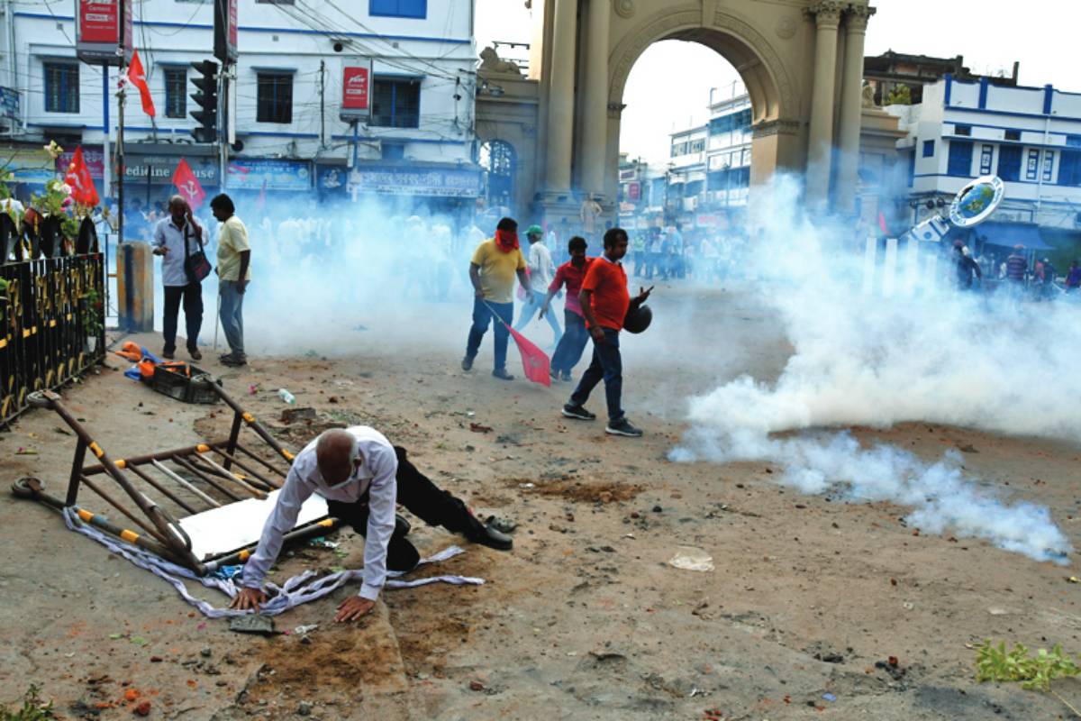 Burdwan town turns battlefield as CPM workers attack police