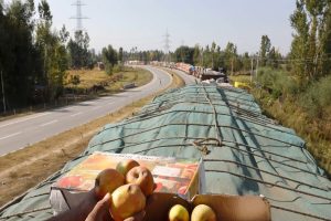 Apple-laden trucks stranded on Kashmir highway being cleared