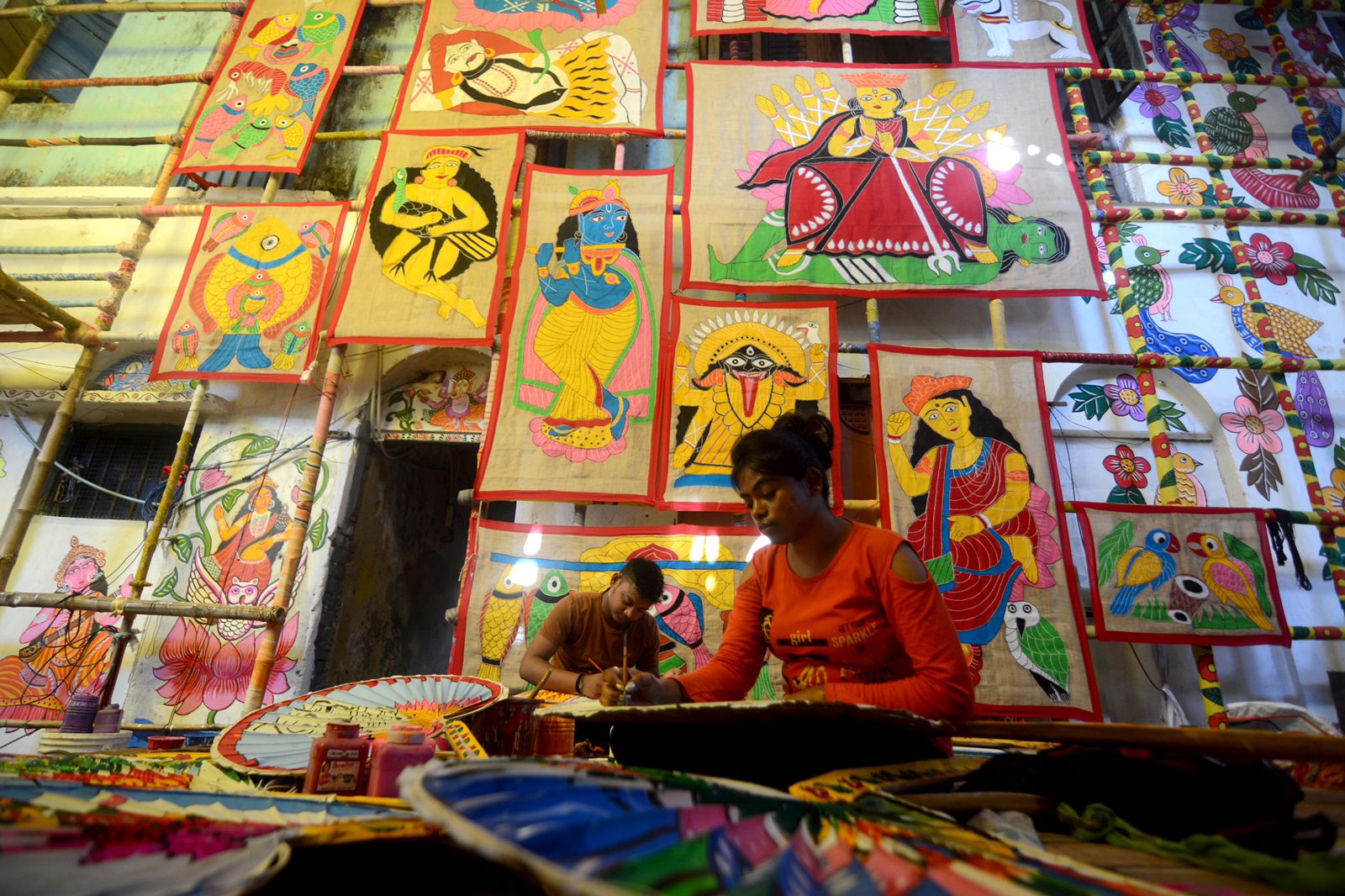 ‘Let the Heritage Live’- Bhowanipur 75 Palli uplifts the moral of Bengal culture as Durga Puja theme