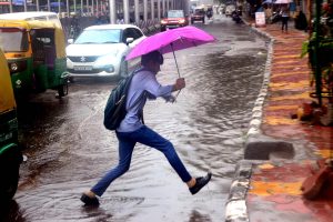 Heavy rains lash Delhi-NCR resulting in waterlogging, traffic snarls
